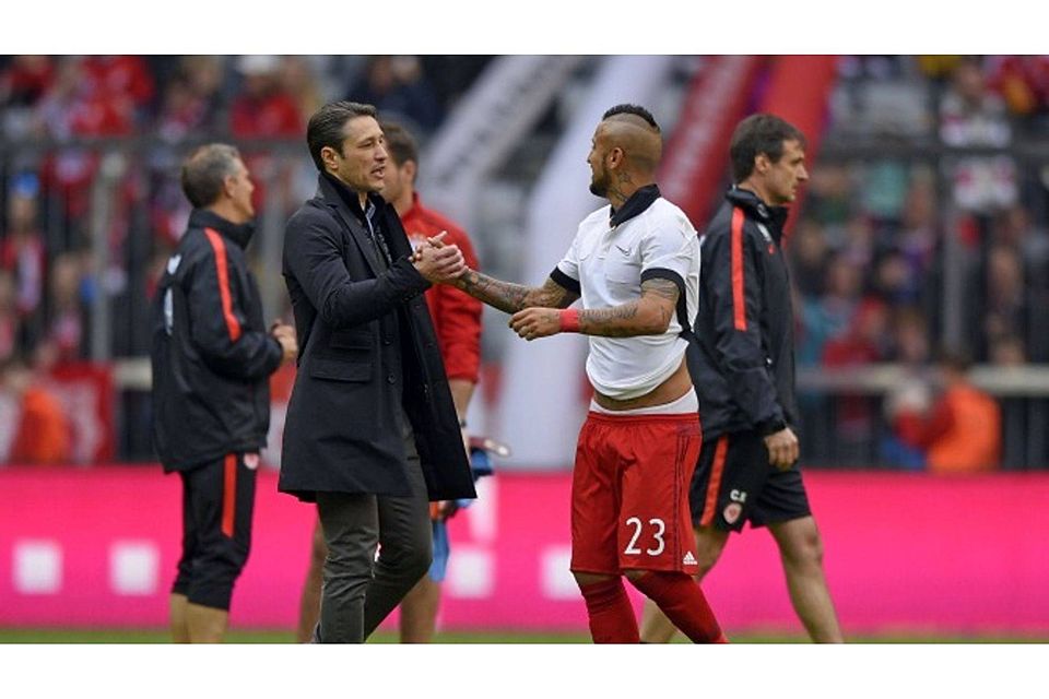 Niko Kovac (l.), damals noch Trainer von Eintracht Frankfurt, mit Arturo Vidal (Archivfoto vom 02.04.2016). MIS / Bernd Feil/M.i.S.
