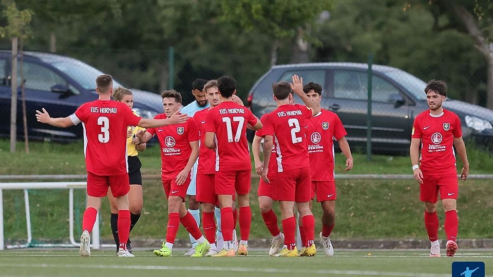 Jubel bei den Spielern von TuS Hornau.