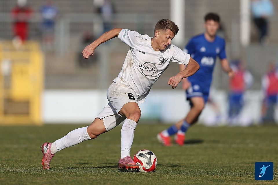 Schwaben-Spielertrainer Matthias Ostrzolek und seine Jungs wussten bislang zu überzeugen - außer in der Nachspielzeit gegen den TSV Buchbach.