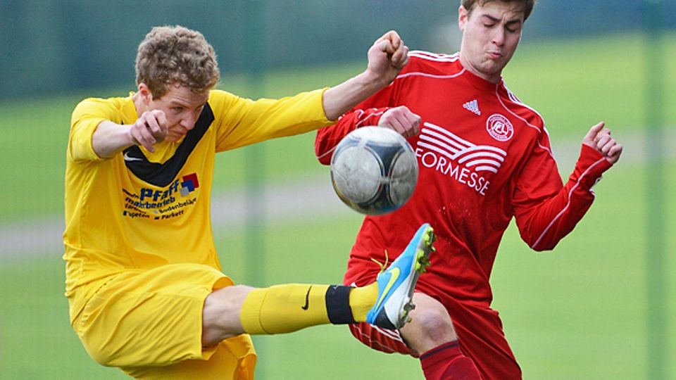 Hoch das Bein: Robin Duffner (links) und die Sportfreunde Neukirch haben in der Hinrunde den TuS Bonndorf im Waldstadion besiegt. | Foto: Patrick Seeger