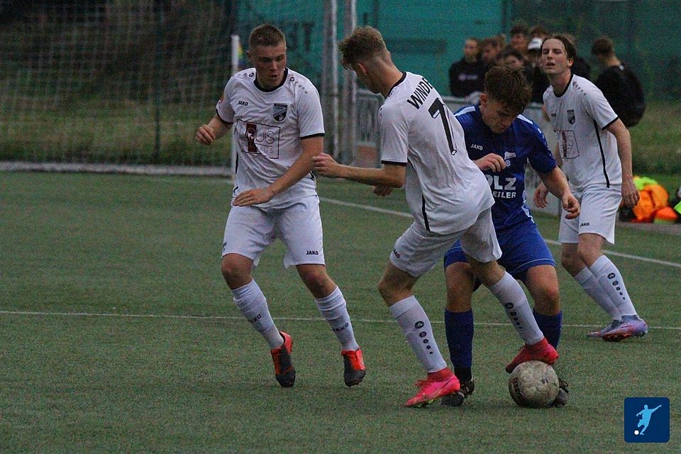 Winden und Jülich treffen in dieser Woche zweimal aufeinander. Winden und Jülich treffen in dieser Woche zweimal aufeinander.