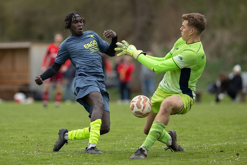 Wackers Mircha David Gach scheitert an SGM-Keeper Benicio Koch