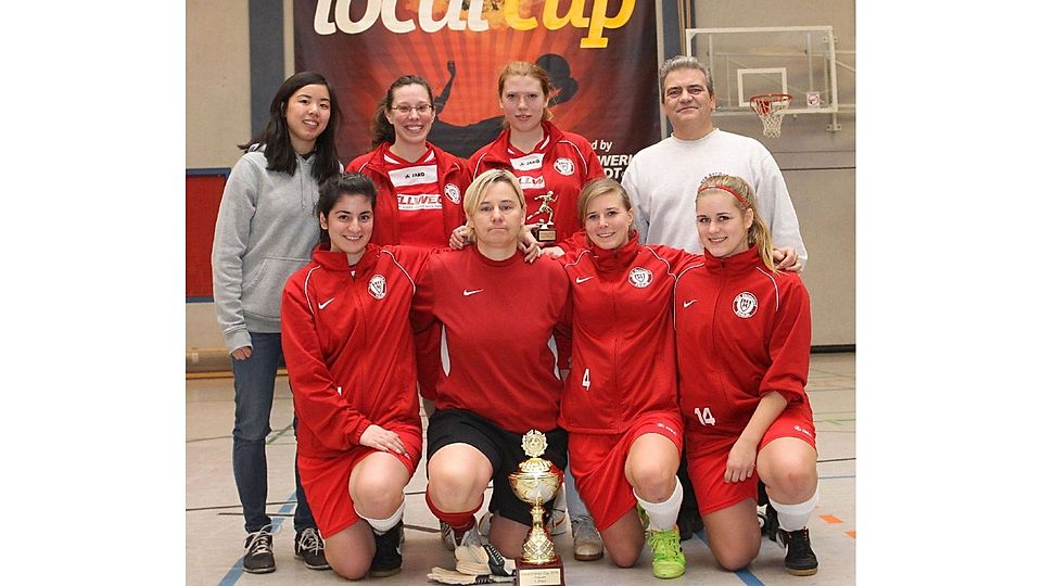 Sind zufrieden: Die Frauen vom VfB Hermsdorf gewinnen das Frauenturnier um den &quot;local-energy&quot;-Cup.  ©Carola Voigt