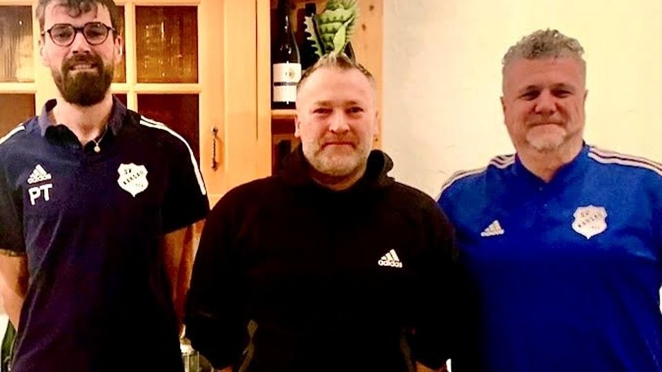 Von links: Pascal Trapp (Spielausschuss), Roberto Florio (neuer Trainer), Thomas Zumkeller (1. Vorstand) | Foto: Privat