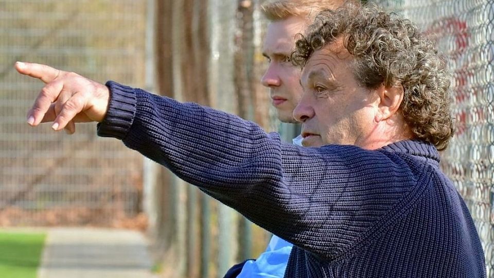 Eugen Beck, Trainer des Polizei-SV Freiburg, kassiert im Stadtderby beim PTSV Jahn eine unglückliche 4:6-Niederlage. 