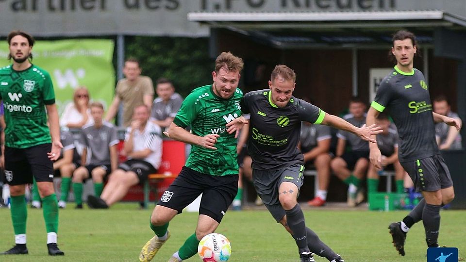 Alles andere, als ein Dreier beim SV Kohlberg (in Grau) darf für den 1. FC Rieden (in Grün-Schwarz) im Kampf um Platz 1 nicht zählen.