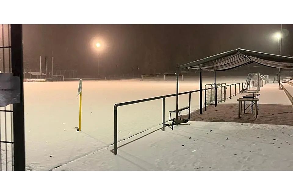 Um den winterlichen Bedingungen bestmöglich aus dem Weg zu gehen, fordert Sportreporter Hendrik Erb eine Anpassung des Spielplans im Fußballkreis Wetzlar. (Archivfoto) © RSV Büblinghausen Um den winterlichen Bedingungen bestmöglich aus dem Weg zu gehen, fordert Sportreporter Hendrik Erb eine Anpassung des Spielplans im Fußballkreis Wetzlar. (Archivfoto) © RSV Büblinghausen