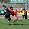 Hoch das Bein: Linksverteidiger Aziz Alagi ist mit Oberligist Wormatia Worms am Wochenende im Saarland beim FV Diefflen gefordert: Links: Andrew Wooten (TuS Mechtersheim). 	Foto: Christine Dirigo/pakalski-press