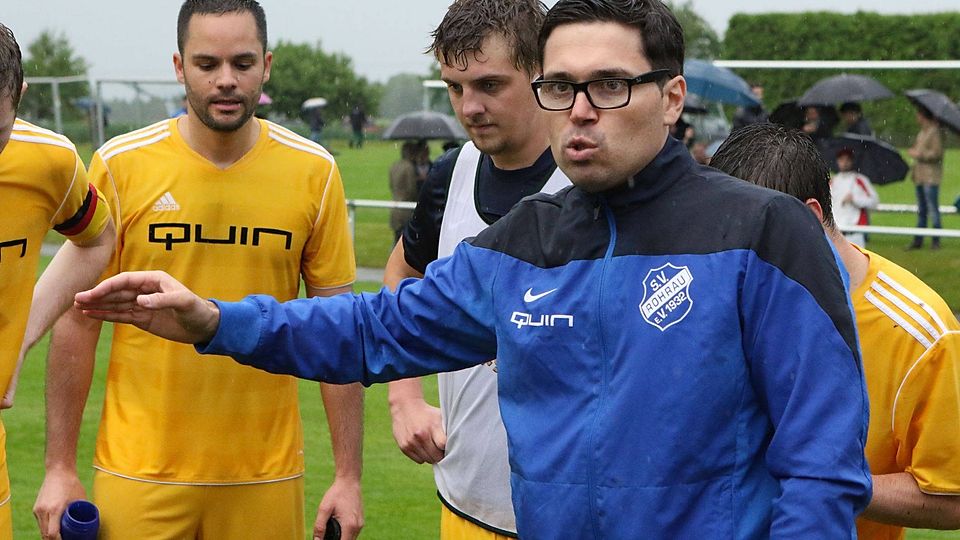 Die Anspannung ist ihm ins Gesicht geschrieben: Rohraus Trainer Javier Klug führte sein Team zum 3:1-Sieg im ersten von zwei Relegationsspielen Foto: Bäuerle