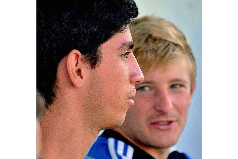 US-Boy Brandon Ruiz (l., hier mit Thomas Mallette) steht am Samstag gegen Haibach erstmals im Aufgebot der SpVgg SV Weiden. Foto: SpVgg SV/Werner Franken