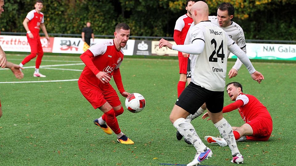 Den ersten Heimsieg in der Westfalenliga erkämpft: Artem Panasenkov und RWK besiegten den SV Mesum mit 2:1.