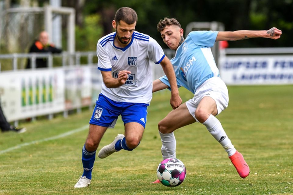 In der Kreisliga Ost bewahrte Spitzenreiter Murg, hier mit Ersin Demircan (links) im Duell gegen Girolamo Montalione vom SV Obersäckingen, seine weiße Weste und gewann sein  Heimspiel  mit 4:1. | Foto: Gerd Gründl