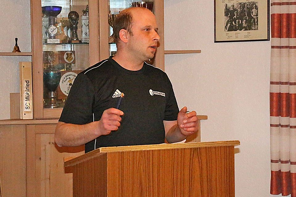 Stefan Raube, der neue Obmann der Schiedsrichtergruppe Ostschwaben, stellte sich den Vereinsvertretern in Gundelsdorf vor.