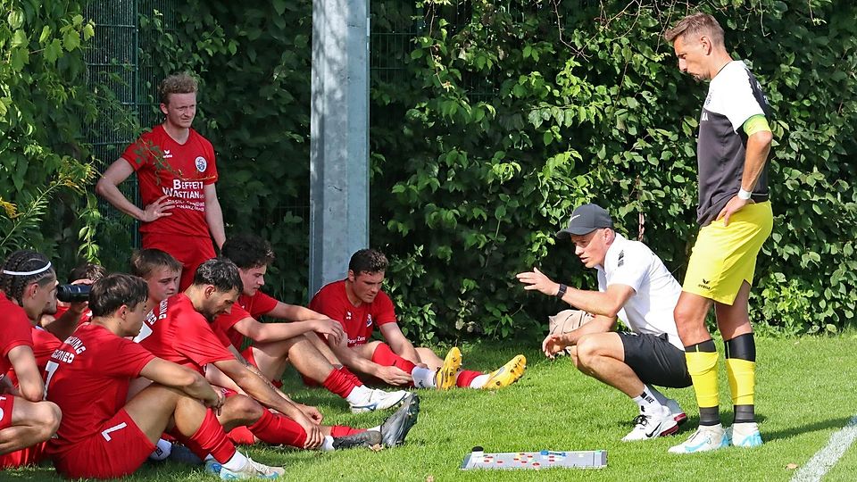 TSV Gilching II gegen TSV Türkenfeld am 07.09.25 ab 15 Uhr. Team mit Trainer. Foto: Dagmar Rutt