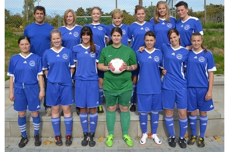 So sehen Sieger aus: Die Gruppenliga-Fußballerinnen des MFFC Wiesbaden sicherten sich den Kreispokal. Foto: privat