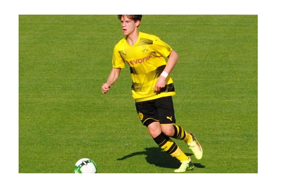 Der 16-jährige Tim Luca Zimpel wechselt nach vier Jahren in den Nachwuchsteams von Borussia Dortmund in der neuen Saison zu Borussia Mönchengladbach. Das Bild stammt aus dem Finale um den C-Junioren-Westfalenpokal 2018 , das die Dortmunder U 15 bei brütender Hitze mit 2:1 gegen den FC Schalke 04 gewann.  	Foto: privat