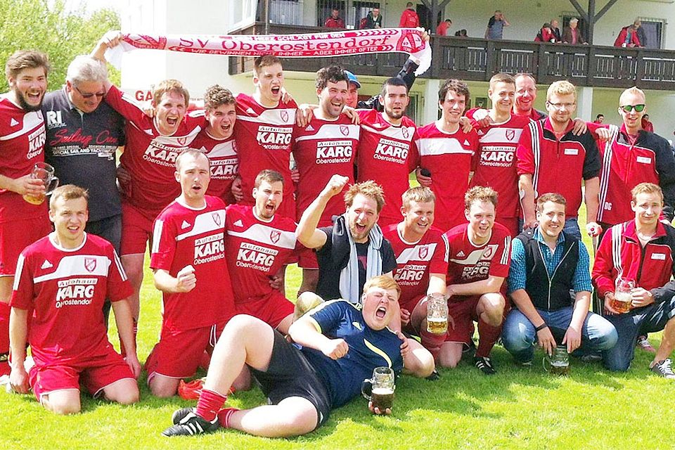 Ausgiebig haben die Fußballer des SV Oberostendorf die Meisterschaft in der B-Klasse Allgäu 3 gefeiert. 	  F.: Anton Greiter