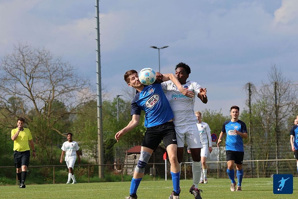 Ein Spieler der SV/BSC Mörlenbach im Zweikampf.