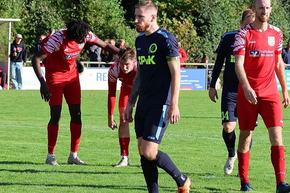 Pascal Schellhammer (im dunklen Trikot) ist der sichere Anker im Spiel von Nettetal. 