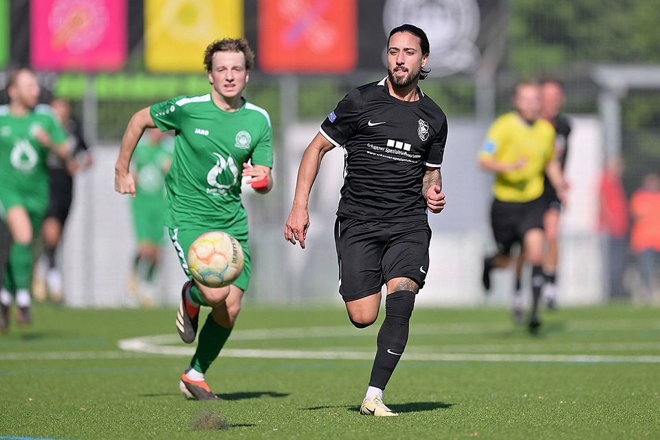 Tarik Camdal (re.) debütierte im Trikot von Fatih Ingolstadt beim 7:2-Sieg gegen Eichstätt II.