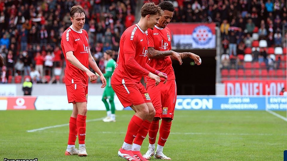 Kein Tänzchen mehr nächste Saison in Erfurt: Robin Fabinski (vorne) wechselt in die 3. Liga.