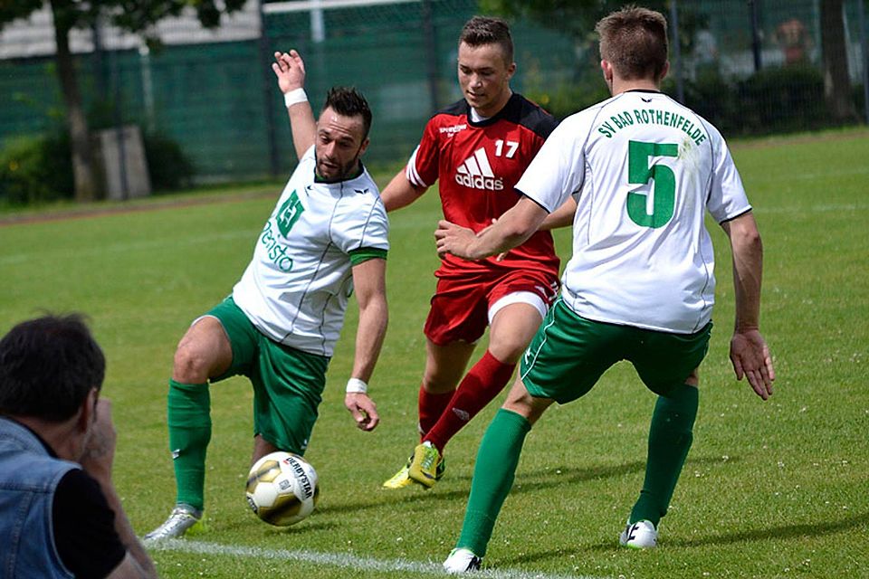 Szene aus dem Spiel SSC Dodesheide (rot)  - SV Bad Rothenfelde F: Paetzel