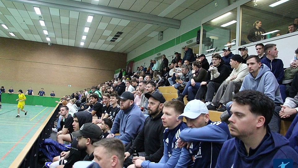 Die Halle am Torfstecherweg war zum Auftakt gut besucht.