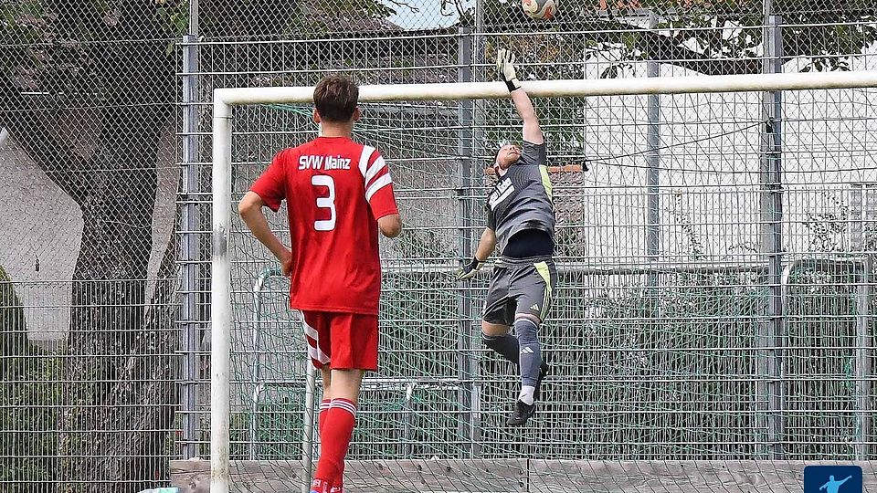 Das Landesliga-Tor scheint für die Weisenauer wie vernagelt.