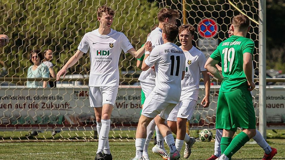 Der BSC Regensburg darf den Bezirksliga-Erhalt feiern.