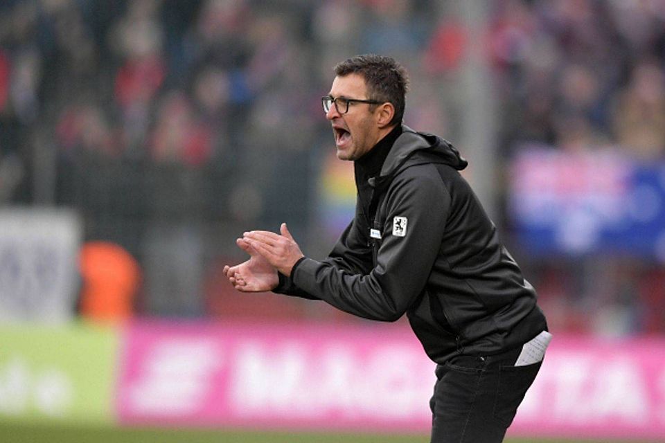 Michael Köllner, Trainer des TSV 1860 München, motiviert seine Talente. MIS