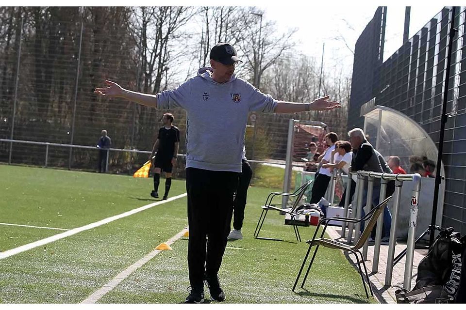 Starker Schlussspurt von Uwe Petersen und seinem SV Frisia Risum-Lindholm in der Landesliga Schleswig. 