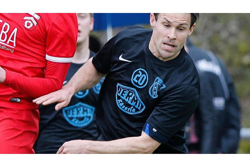 Sieben Teams sehen den SV Baustetten (hier Klaus Romer) als kommenden Meister in der Kreisliga A II. Foto: Volker Strohmaier