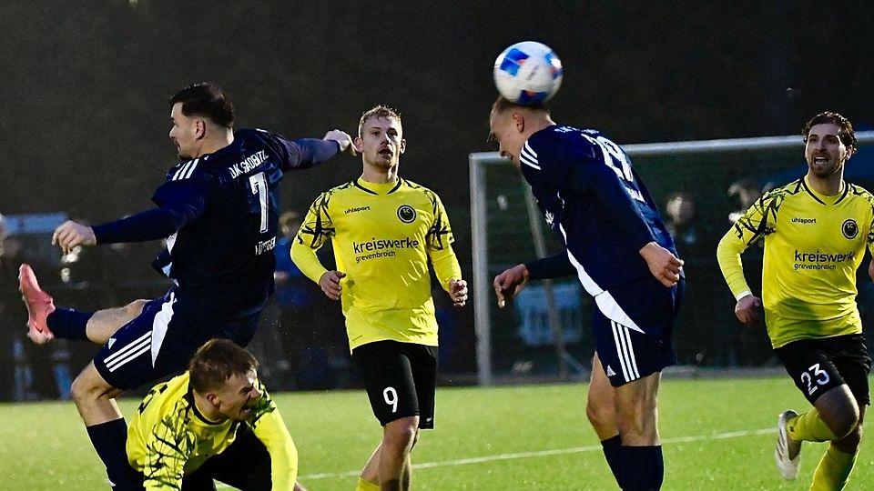 Schon am Sonntag trafen die DJK Gnadental und der SC Kapellen aufeinander.