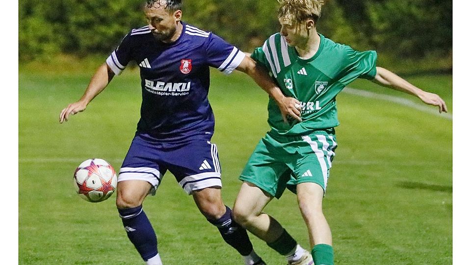 Damals waren sie die klar bessere Mannschaft: Die Kammerberger um Robert Villand (blaues Trikot) gewannen im September das Hinspiel in Palzing mit 3:1.