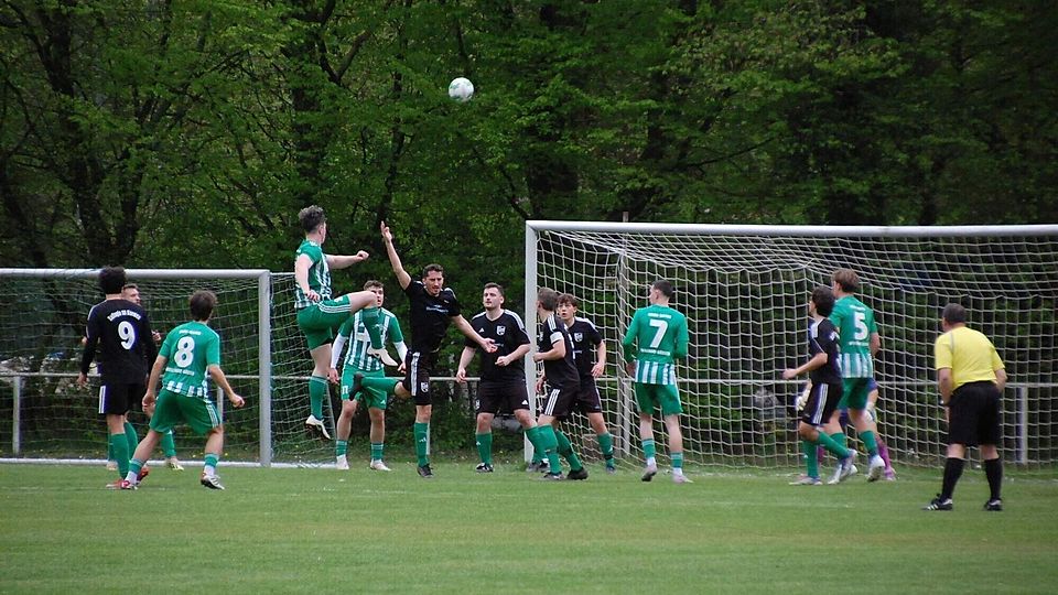 Trotz großer Abwehrarbeit hatte Barmen gegen Grün-Weiß Welldorf-Güsten keine Chance.