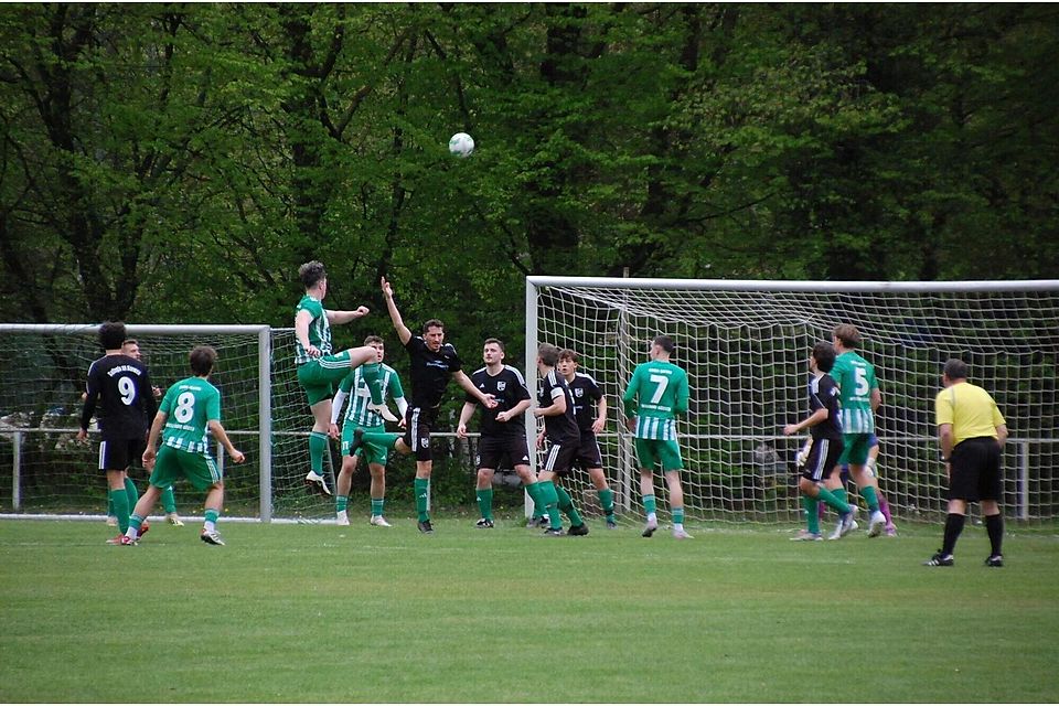 Trotz großer Abwehrarbeit hatte Barmen gegen Grün-Weiß Welldorf-Güsten keine Chance.