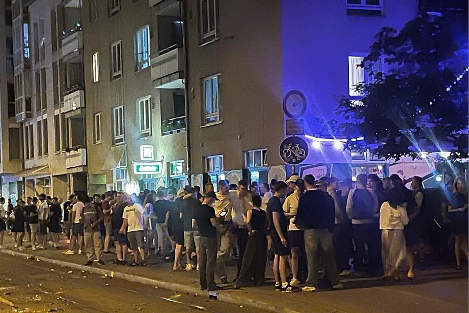 Fans von 1860 München feierten nach dem Aus von Hasan Ismaik am Samstagabend eine spontane Party in Giesing.