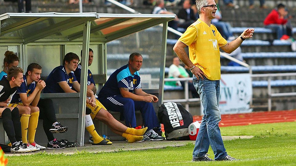 Thomas Müller (rechts, hier noch Trainer beim 1. FC Weißenfels) stellt sich ab sofort den Aufgaben des FSV 67 Halle. F: Grimm