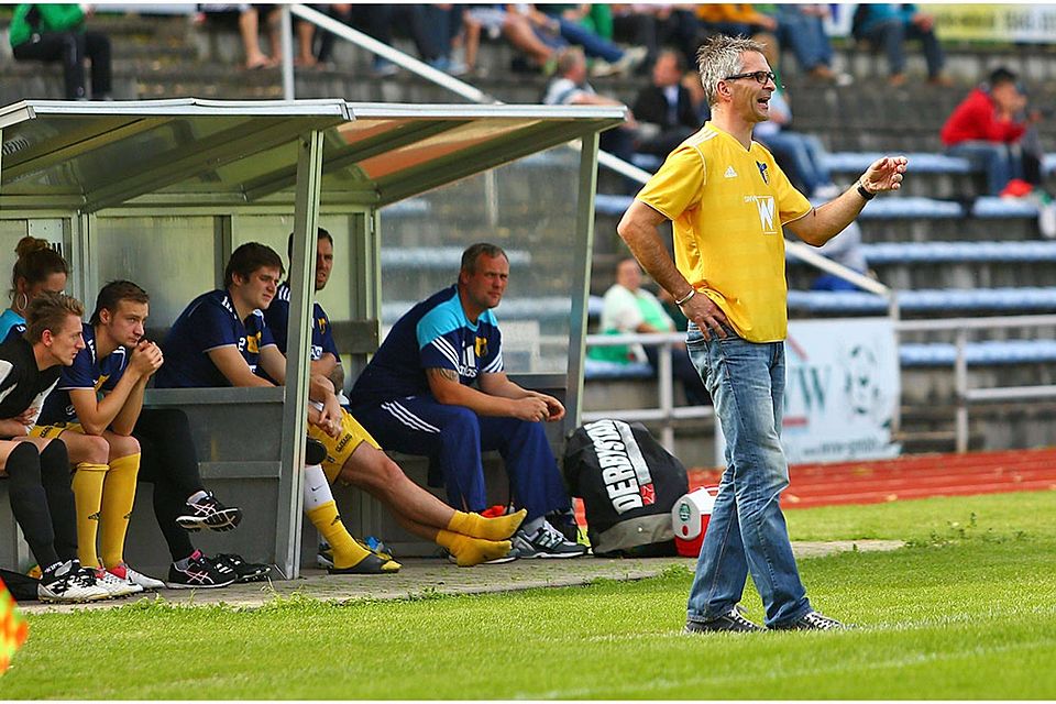 Thomas Müller (rechts, hier noch Trainer beim 1. FC Weißenfels) stellt sich ab sofort den Aufgaben des FSV 67 Halle. F: Grimm