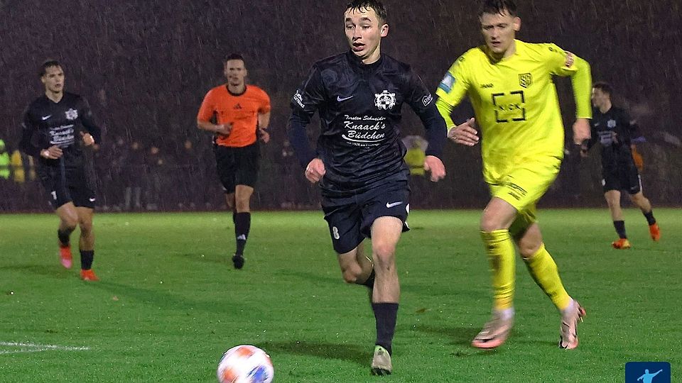 Wieder unter Flutlicht: Hilden gegen St. Tönis. 