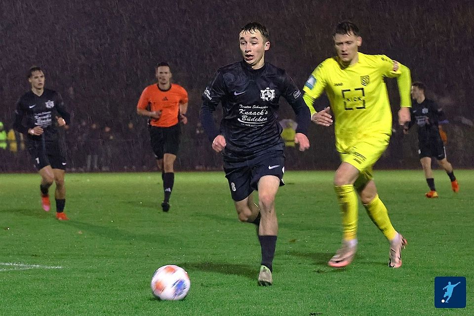 Wieder unter Flutlicht: Hilden gegen St. Tönis. Wieder unter Flutlicht: Hilden gegen St. Tönis.