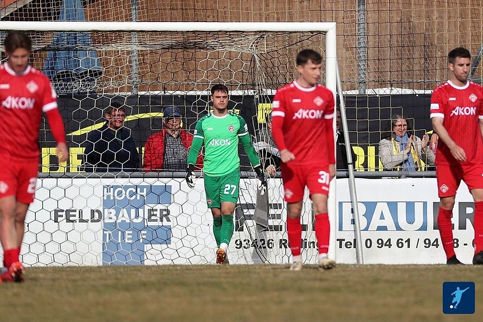 Hängende Kickers-Köpfe: In Vilzing mussten die Würzburger den Last-Minute-Ausgleich hinnehmen - und somit einen erneuten Rückschlag.