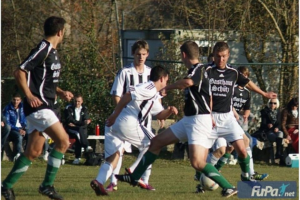 Eine unnötige Niederlage des RSV Kirchham gegen Ering, ein herber Rückschlag für die Beck-Elf um Platz 2. Foto: Evi Winklhofer