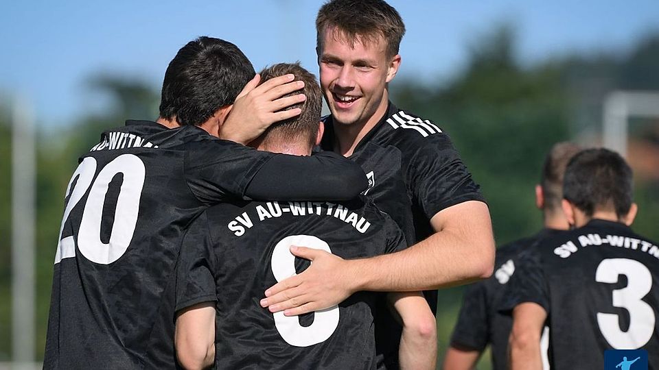 Die Mannschaft des SV Au-Wittnau hatte erneut Grund zum Jubeln: Nach zweimaligem Rückstand feierten die Hexentäler einen 3:2-Erfolg in Köndringen.