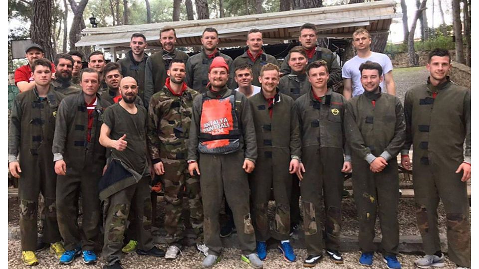 Paintball statt Fußball: Der FC Lengdorf trainierte in seinem Trainingscamp in der Türkei seine Treffsicherheit in jeder Beziehung.   privat