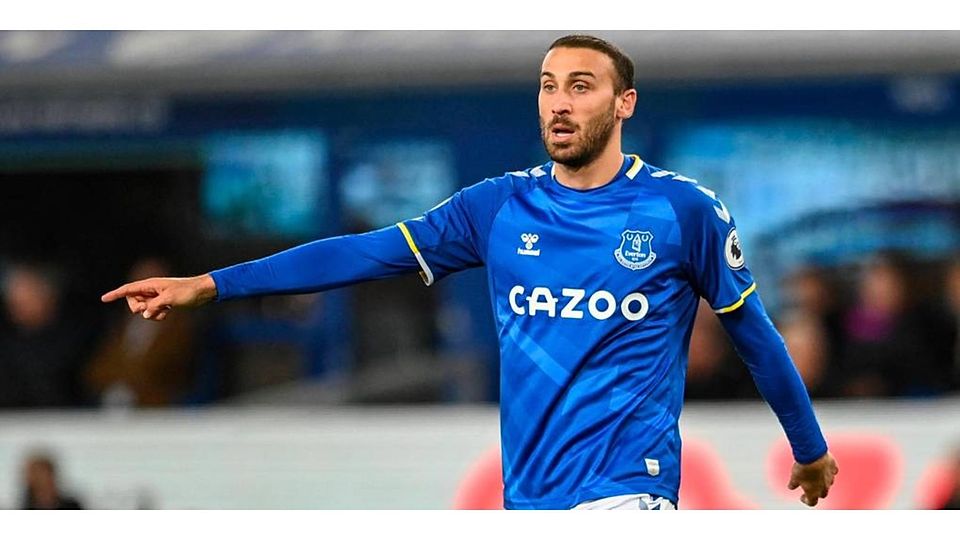 Endlich zurück auf dem Spielfeld: Der in Wetzlar geborene Cenk Tosun hat im Merseyside Derby gegen den FC Liverpool nach einer unglaublichen Verletzungshistorie sein Comeback im Trikot des FC Everton gegeben. Foto: Imago 