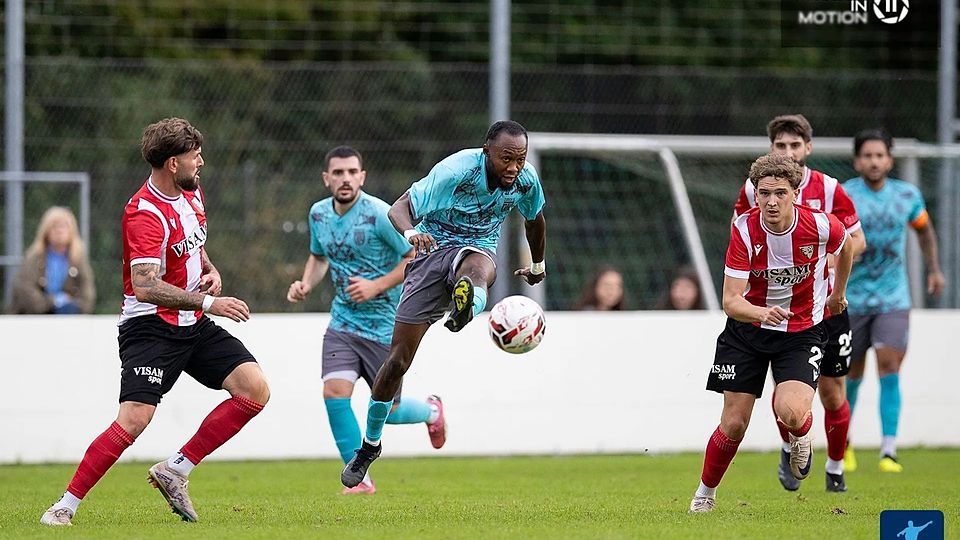Zürich Citys Youssouf Sow (blau) steuerte das 3:0 zum Sieg gegen Liestal bei.