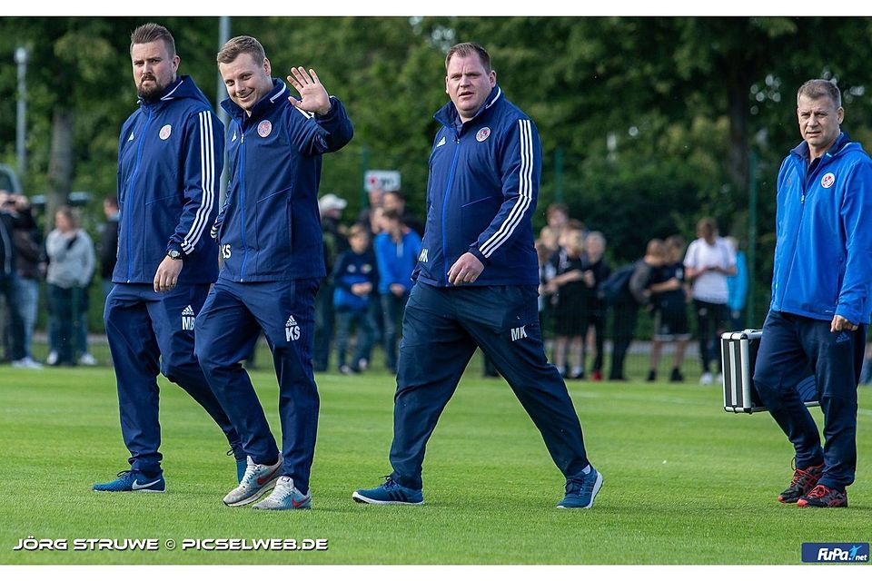 Der ambitionierte A/O-Trainerstab um Chefcoach Malte Bösch, Co-Trainer Kevin Speer, Betreuer Markus Kruse sowie Torwart-Trainer Vladimir Vydra (von links).
