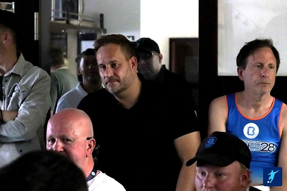 Jens Redlich (Mitte) auf der PK bei einem BFC Preussen Spiel Jens Redlich (Mitte) auf der PK bei einem BFC Preussen Spiel