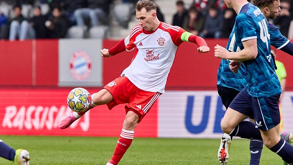 Lovro Zvonarek (M.) ist Leistungsträger bei der Bayern-Reserve in der Regionalliga Bayern und bei den Junioren in der Youth League.